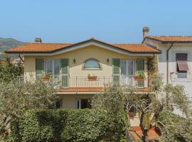 Holiday Home Giuliana by Interhome, hotel in Massa