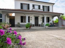 Holiday Home Casa della Peschiera by Interhome, hotel din Isola d'Asti
