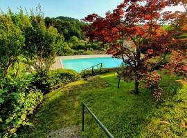 Appartamento Stropea con giardino privato e piscina, hotel in Soiano del Lago