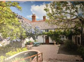Steps Farmhouse B&B, luxury hotel in Minehead