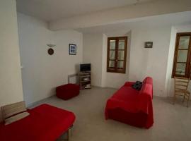 Gîte communal presbytère โรงแรมราคาถูกในPézilla-de-Conflent