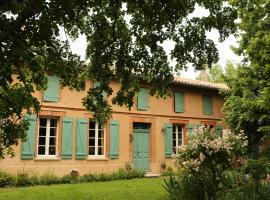 Viesnīca La Closerie de l'Autan pilsētā Fenouillet, netālu no apskates objekta golfa laukums Toulouse Seilh