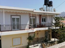 NEON Apartment, spacious, fully equipped, high-quality Apt with balcony, Messara Plain, south Crete, alojamiento con cocina en Vayioniá