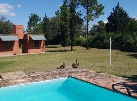 Casa de campo, cabin in Santa María