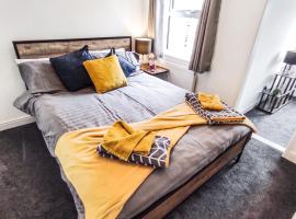 'Number 11' Central Colchester - Super Convenient 2 x Double Bed 1 x Single Bed Cottage PLUS Office & Garden, 8 min walk Nth Station & Town Ctr, 2 min walk local shops & restaurants，科爾切斯特的飯店