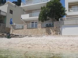 Apartments Villa Plava، فندق في كليك