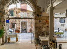 Leonis Restaurant & Rooms, hotel near People's Square - Pjaca, Split