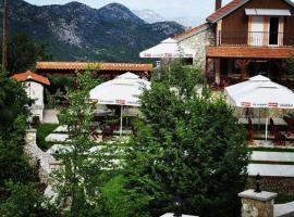 Vikendica,Bungalovi Lipska pećina, hotel v destinaci Cetinje