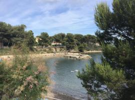 Studio Plage du cap Rousset, hotel in Carry-le-Rouet