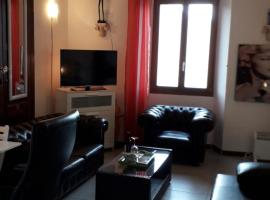 Apartment with Como Lake View - Italy โรงแรมที่มีที่จอดรถในCasasco Intelvi