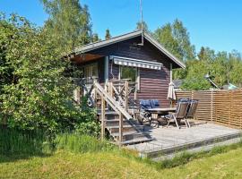 6 person holiday home in GR DD, cabaña en Björkö