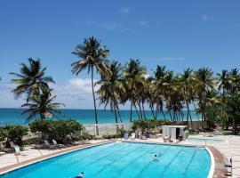 KASA Ocean Breeze BEACHFRONT CONDO POOL, hotel v destinaci San Juan