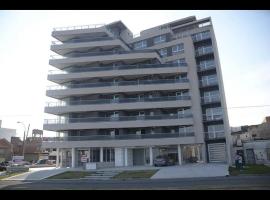 Departamentos Eneas Frente al Mar、にあるアスター・ピアソラ国際空港 - MDQの周辺ホテル