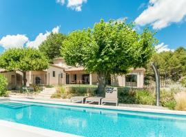 Beautiful villa with private pool, hotel na may pool sa Vaison-la-Romaine