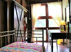 NILA HOUSE, Sharia Family Home Stay, hotel con parking en Yakarta