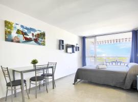 Studio with sea view in Borinquen, hotelli Playa Fañabessa