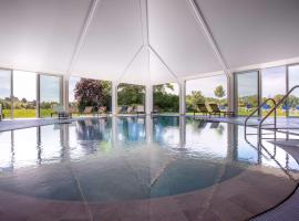 Mercure Luxembourg Kikuoka Golf & Spa, hotel s jacuzzi v destinaci Canach