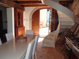 Corte Fratini Appartamenti, hotel v destinaci Trevi