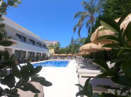 Paradise Hotel & Bar: Planos şehrinde bir otel