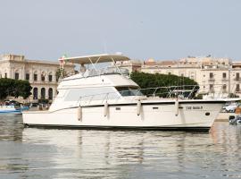 Sàmos Bed & Boat, boat in Marzamemi