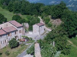 SacreTerre B&B e Agriturismo, kuća za odmor ili apartman u gradu 'Tizzano Val Parma'