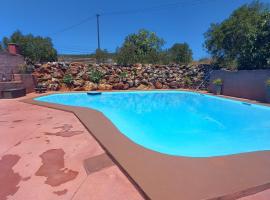 Quinta do Baquenéu- Sitio das Cortes, hotel en Cortes