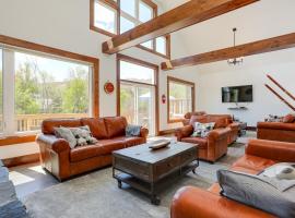 Luxury Mountain Retreat with private hot tub 82958, luxury hotel in Blue Mountains