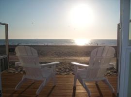 Luxe Strandhuisje op het strand van Wijk aan Zee met wifi, hotel in Wijk aan Zee