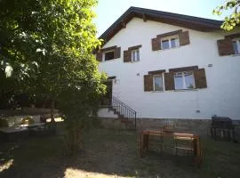 casa con jardín, 4 habitaciones y mucho encanto en cercedilla