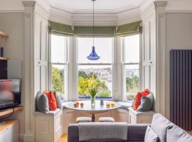 Elegant Seaview Apartment, hotel i Bangor