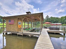 Lake Sinclair House with Lake Access and Kayaks!, вилла в городе Милледжвилл