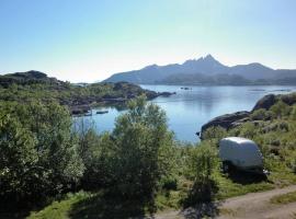 Hytte med nydelige omgivelser og rom for stillhet, rental liburan di Pettvik
