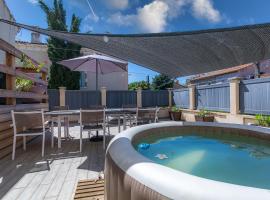 Appartement Domloc, hotell med jacuzzi i Carcassonne