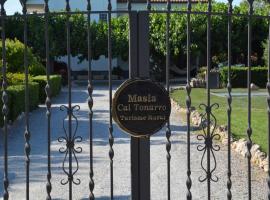 Masia Cal Tonarro, hotel with parking in San Martín Sarroca