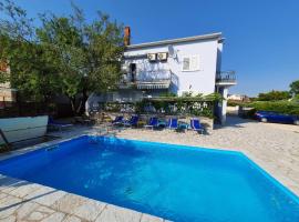 Apartments Jerine, hotel in Tribunj