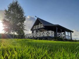 Domek Lawendowe Wzgórze na wyłączność z jacuzzi i klimatyzacją, Hotel in Mielenko