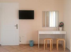 Beach Studio apartment 3, Komi, cheap hotel in Chios
