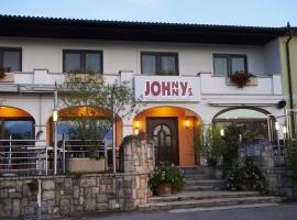 Gästehaus Weinhandl & Johnnys Pizzeria, hotel em Podersdorf am See