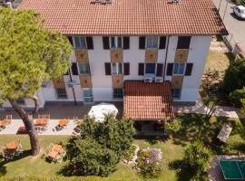 Hotel Villa Giada: Marina di Massa'da bir otel