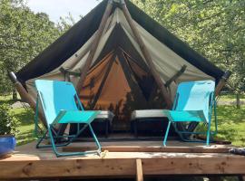 LODGE EXTERIEUR 2 PERSONNES (possibilité toile de tente en plus pour efants avec futon), luxe tent in Saint-Aubin-sur-Gaillon