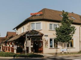 Korona Pension and Restaurant, готель у Хевізі