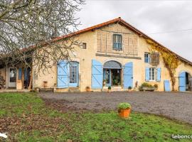 Gîte Izabeau, hotell med parkeringsplass i Pouillon