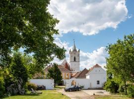 Ambrožův dvůr, hotell sihtkohas Pouzdřany