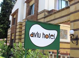 Avlu Hotel, hotell i Kemer