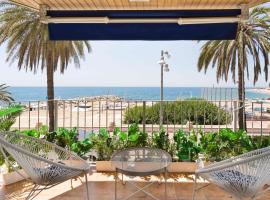 Apartamento Primera Linea de Mar con Espectaculares Vistas, allotjament a la platja a Sant Pol de Mar