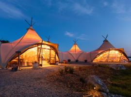 Under Canvas Acadia, kamp s luksuznim šatorima u gradu 'Surry'