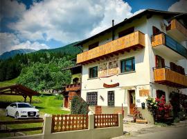 Residence Dolomiti, hotel u gradu 'Forni di Sopra'