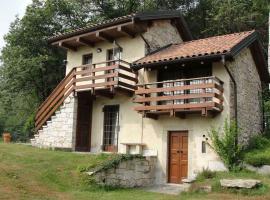 Holiday home in Madonna Del Sasso 22866 โรงแรมในMadonna del Sasso