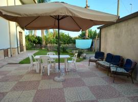 Appartamenti Giusi con giardino o veranda, מקום אירוח ביתי בMadonna della Catena
