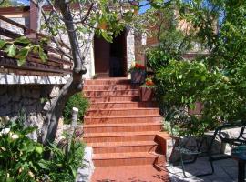 Apartment Ivan - 100m from sea, hotel v Ribarici